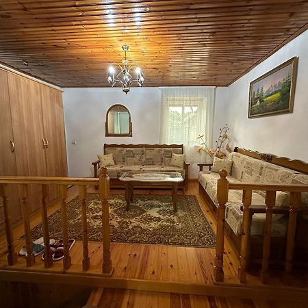 Geri Guesthouse Гирокастра Экстерьер фото