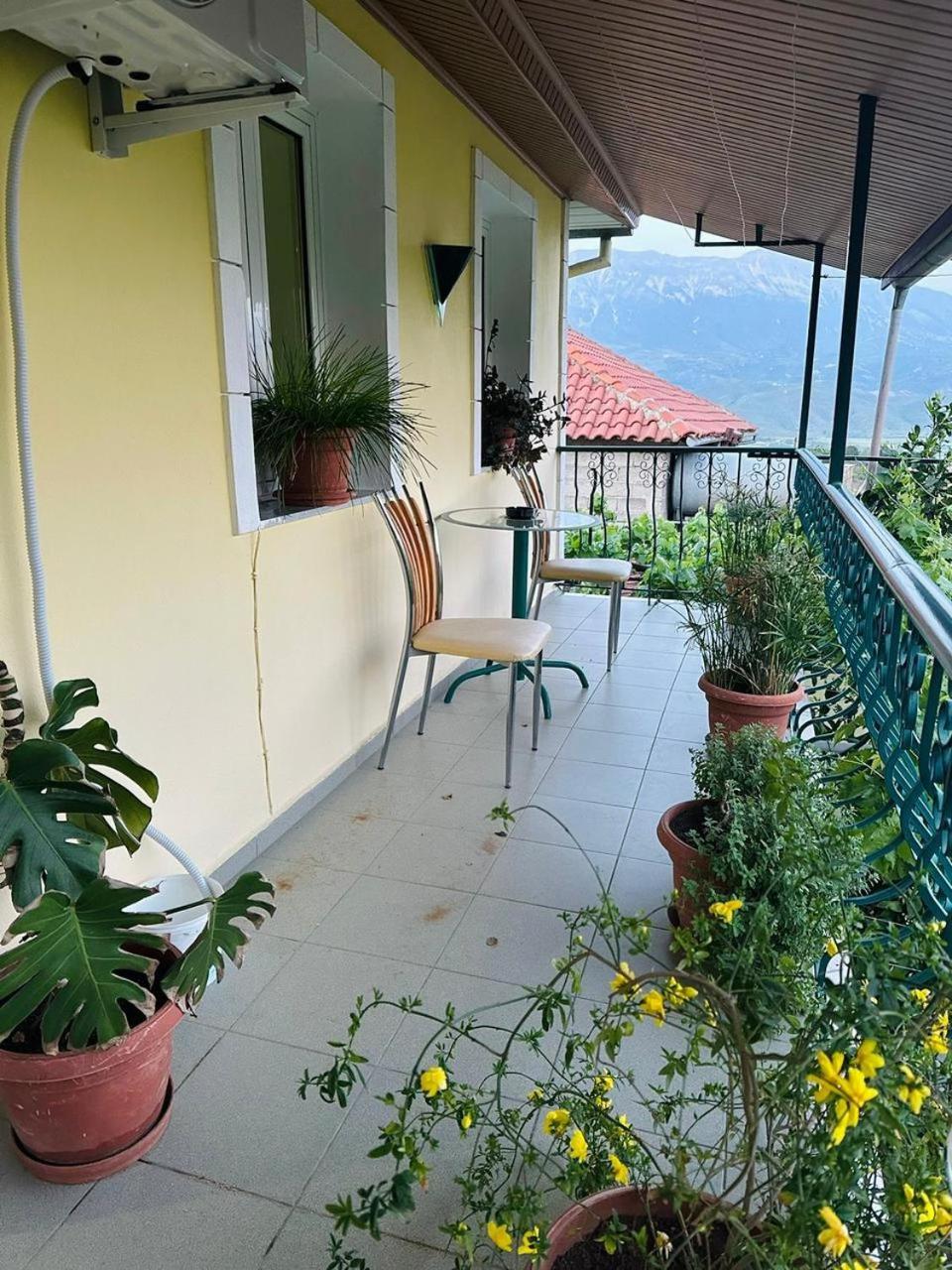 Geri Guesthouse Гирокастра Экстерьер фото